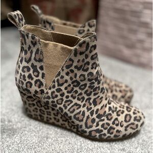 TOMS Kelsey Leopard ankle boots